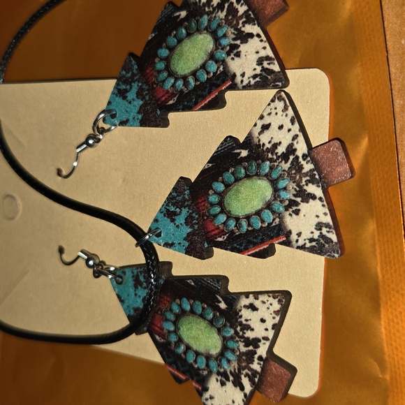 Woodlike Christmas 🎄 Tree Necklace & Earring Set - Picture 2 of 4